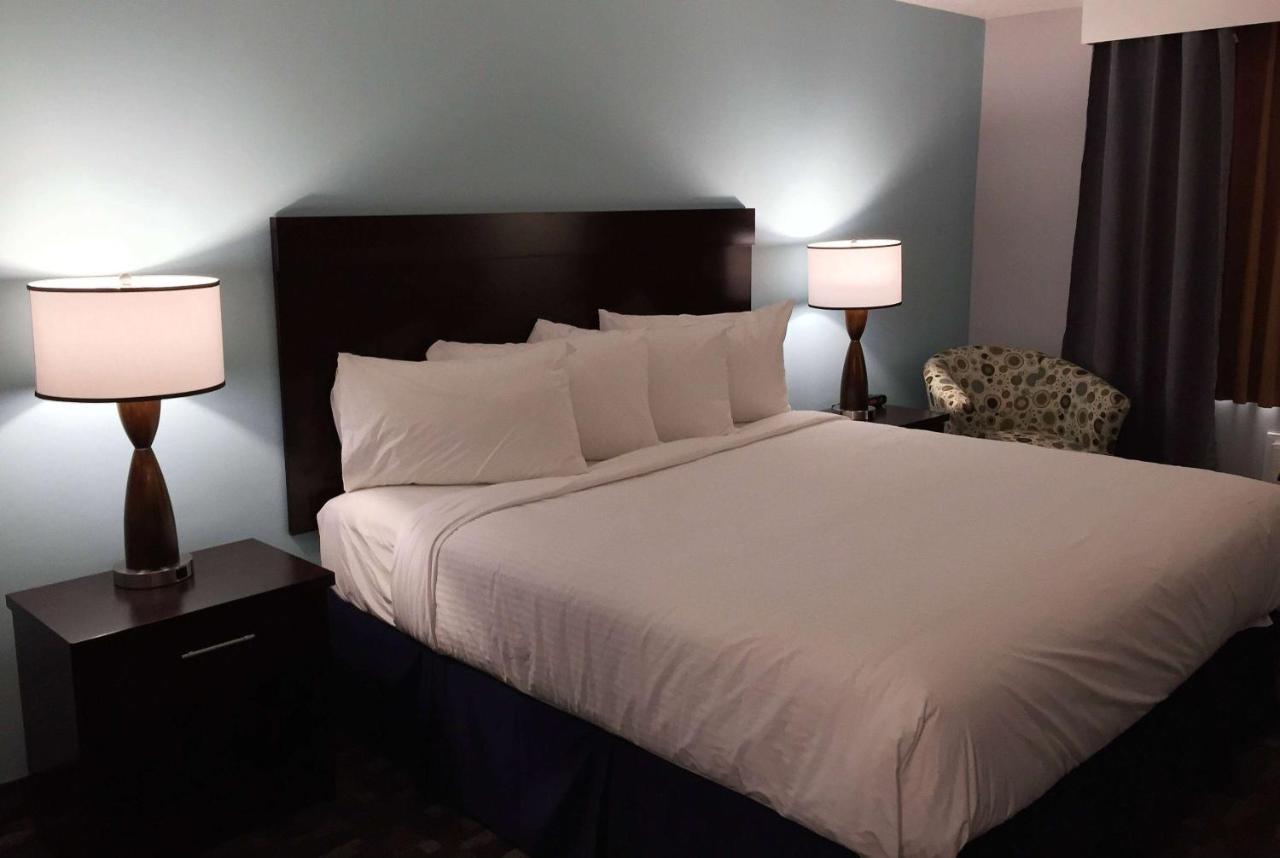 Travelodge By Wyndham Rosetown Dış mekan fotoğraf